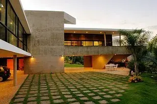 Casa com 4 quartos no aeroporto.