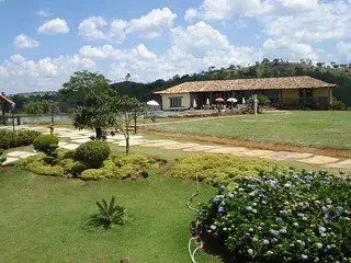 Casa com 4 quartos no aeroporto.