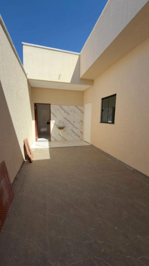 Casa com 3 quartos e 2 suítes por R$ 300 mil