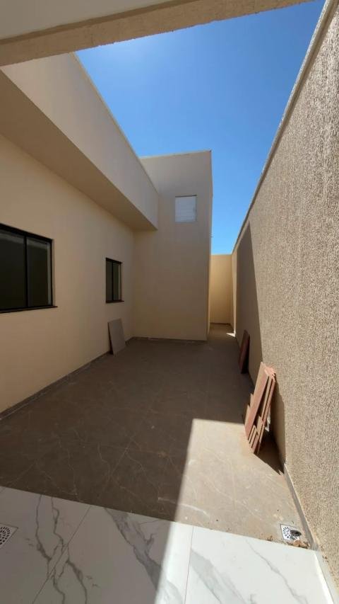 Casa com 3 quartos e 2 suítes por R$ 300 mil