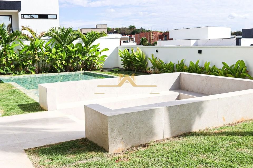 Residência neoclássica no Condomínio Cidade Kariris